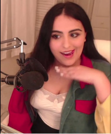 Alliebeemac pornstar adult img