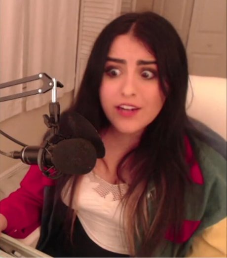 Alliebeemac sexy actress pics