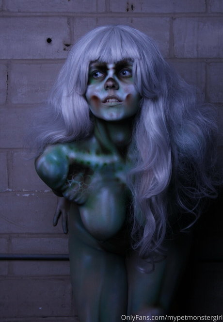 mypetmonstergirl adult model img