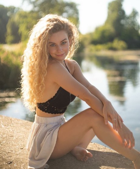 Dalmalaluna pornographic actress pic