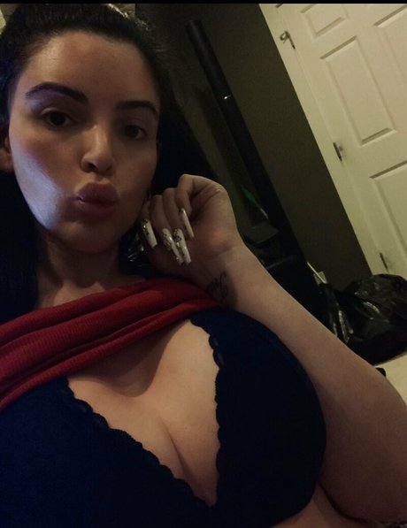 adrianaw pretty pornstar pictures