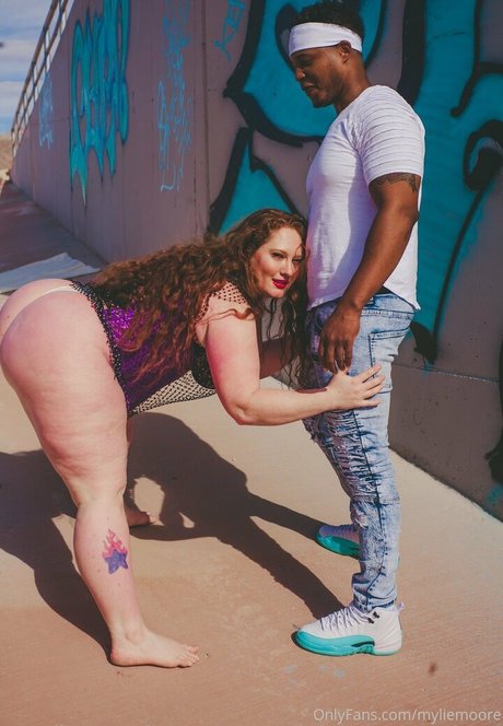 myliemoore pretty model images