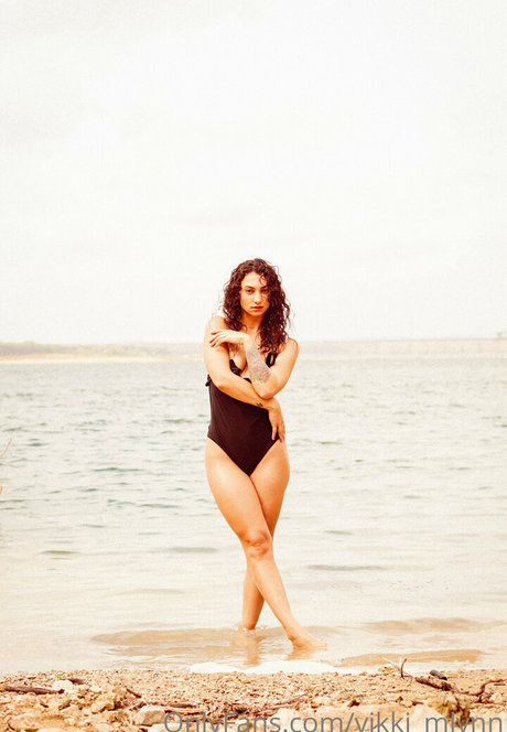 Vikki Mlynn hot pornstar picture