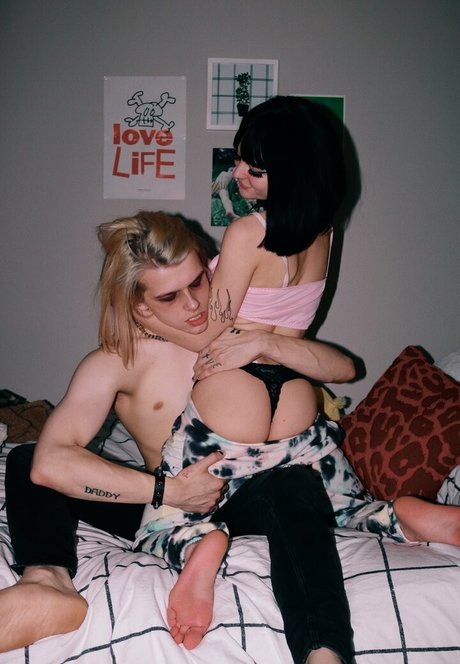 thebobbyburns model nude picture