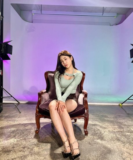 Lsoojung pornstar beautiful pic