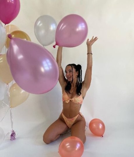 Gabby Scheyen star sexy pic