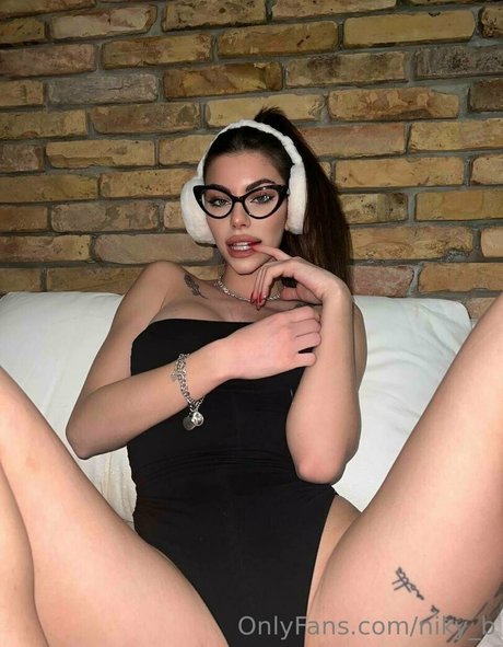 niky b perfect model img