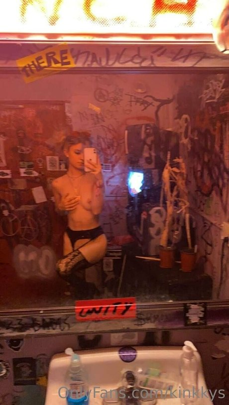 kinkkys model beautiful pictures