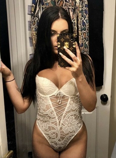 Itsemzworld model sexy photo