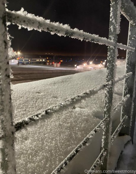 sweetmossy hot pornstar image