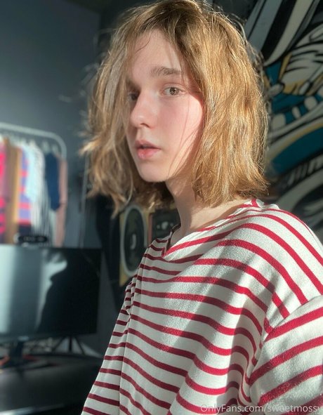 sweetmossy model beautiful picture