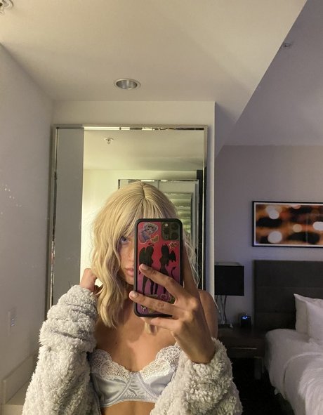 Lexiefucks model nude image