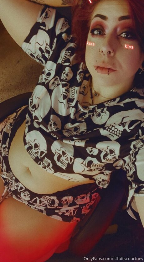 stfuitscourtney top model gallery