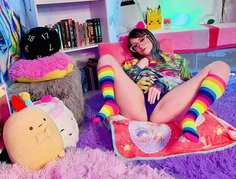 missmaevyn pornographic model archive