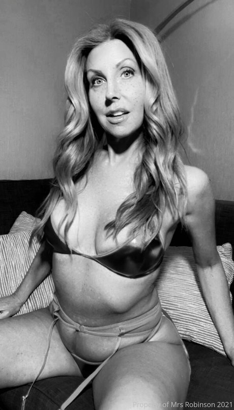 mrsrobinsonvip porn star img