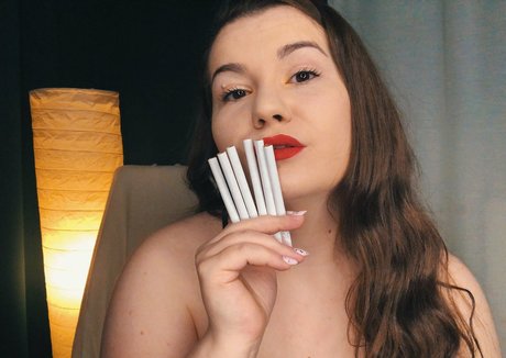 evegoddes model exclusive image