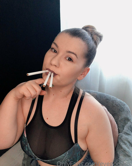 evegoddes star nude photos