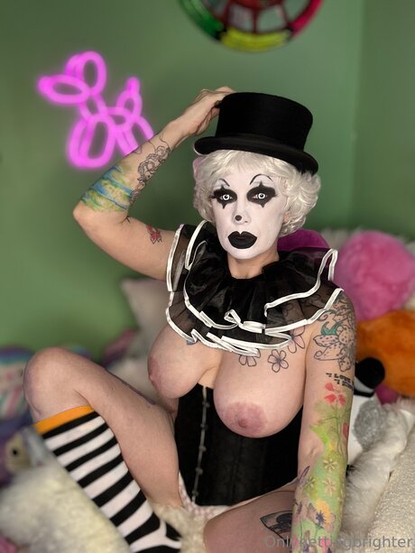 Onlygettingbrighter model nice pics