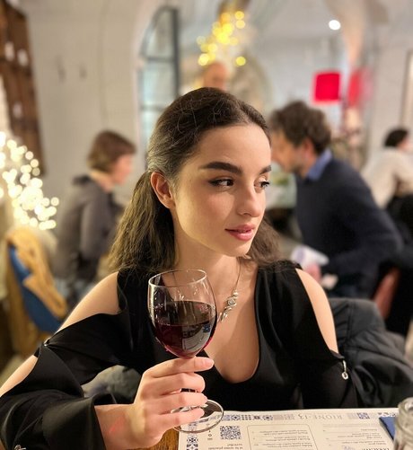 daliluu xxx actress galleries