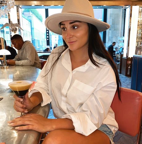 Coco Lodge xxx star image