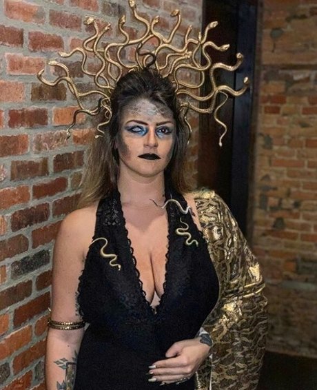 Chelsea Hammill hot actress photos