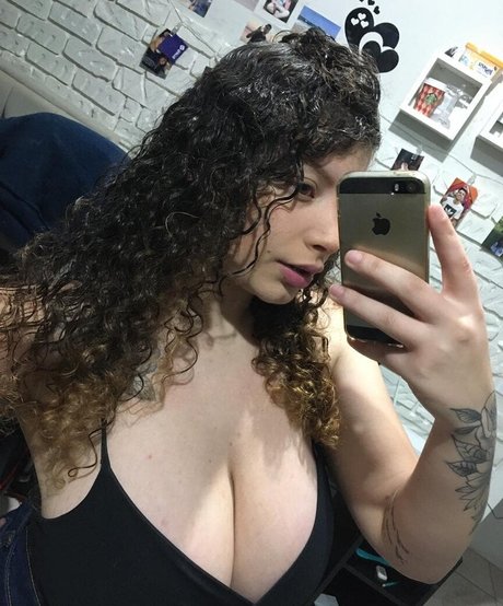 Ashley Alves star pretty photo