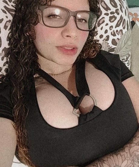 Ashley Alves hot actress picture