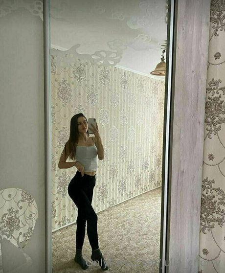 julia cherry model art images