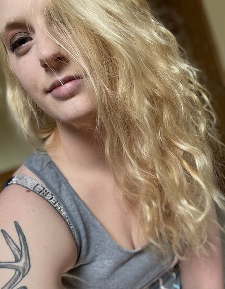 naughtyvettech nice model pic