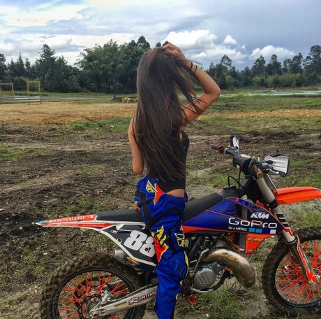 Alicia Londono Quick model image