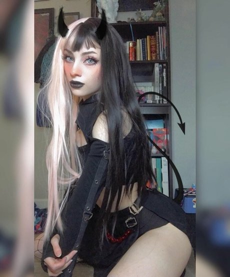 Spaceyellise model top images