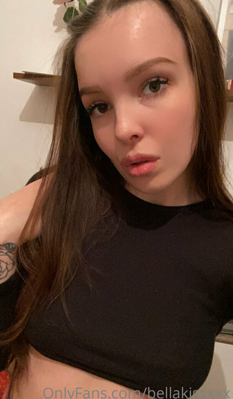 bellakissxxx model photos