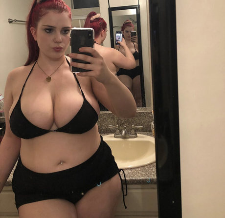 Nikkimichay model exclusive pic