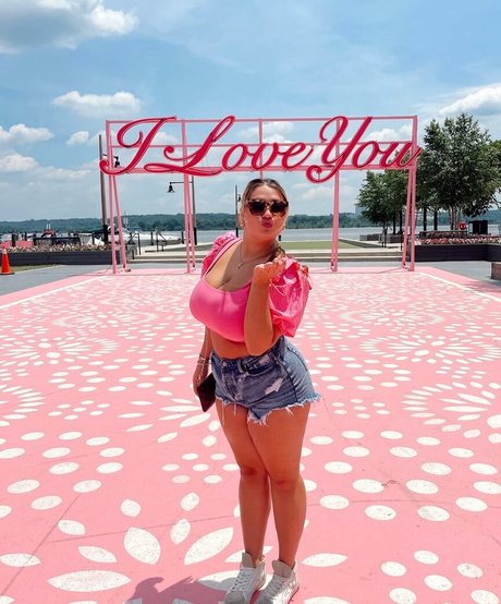 Grace H pornstar nude photo