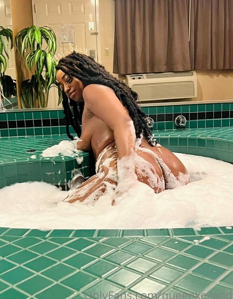 queenkeiland nude pornstar photos