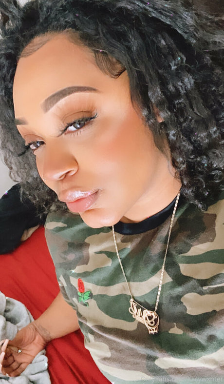 juicywxnter model hot picture