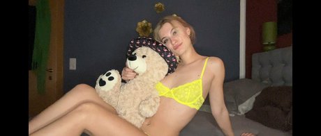 haaiileey model naked photos