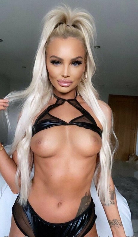 charlottelucy22 model hot images