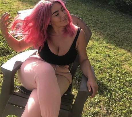 Nicky Nicole xxx model picture