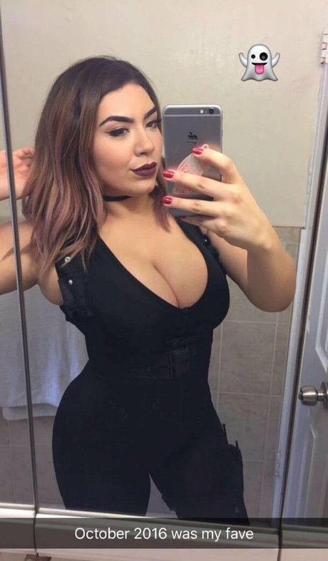 Nicky Nicole sexy pornstar gallery