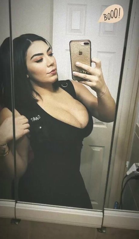 Nicky Nicole hd star image