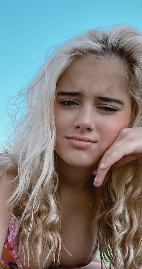 Summer Hope erotic model photo