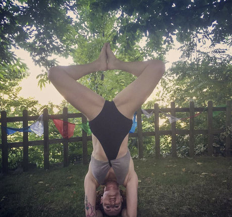 Demet Yoruc adult model image