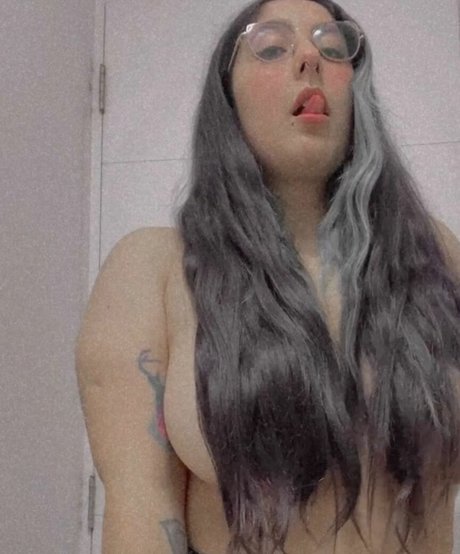 Carolin a__sto naked model photos