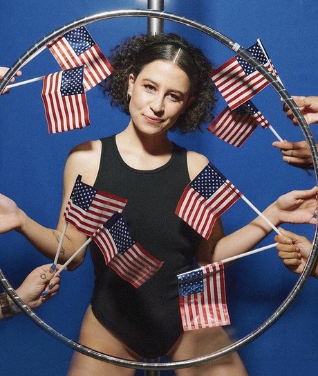 Ilana Glazer star hot photo