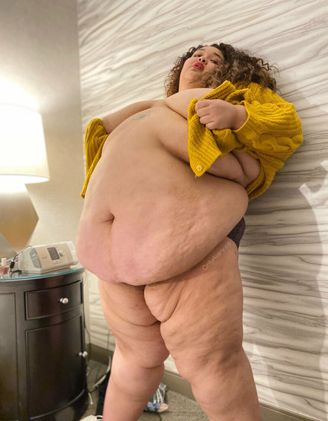 averyssbbw art model image