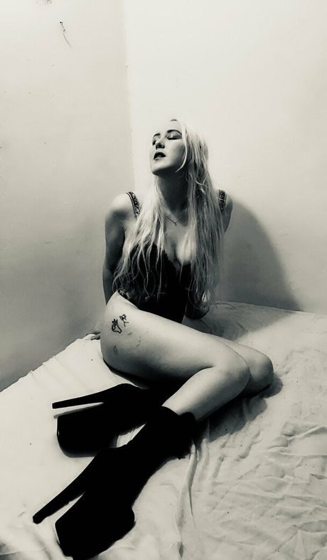 annanicolevip Quick model image