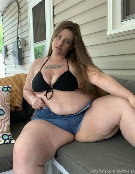 lilyloveles star naked gallery