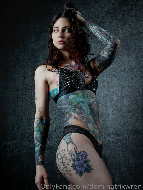 dominatrixwren naked model photos