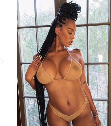 Marriam Chafera model art photo